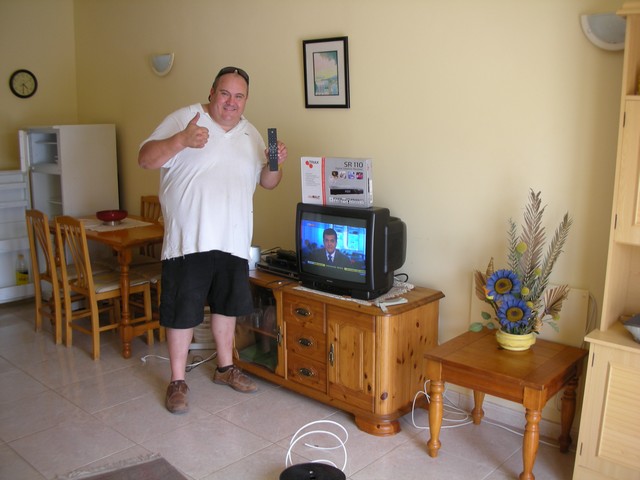 SKY TV GATA DE GORGOS - SPECIALIST 1.9 & 2.4 satellite dishes